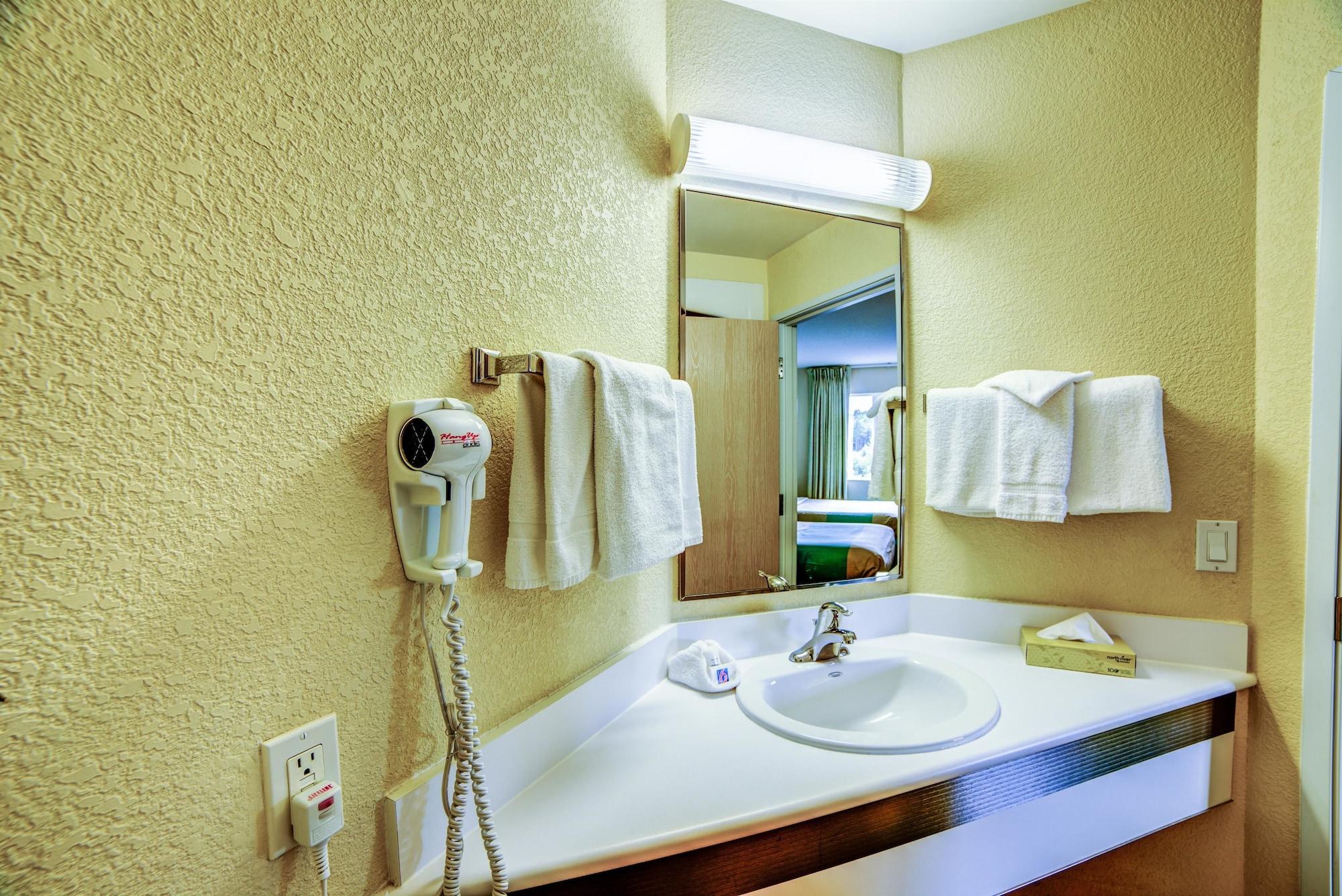 Motel 6-Huntsville, On Εξωτερικό φωτογραφία