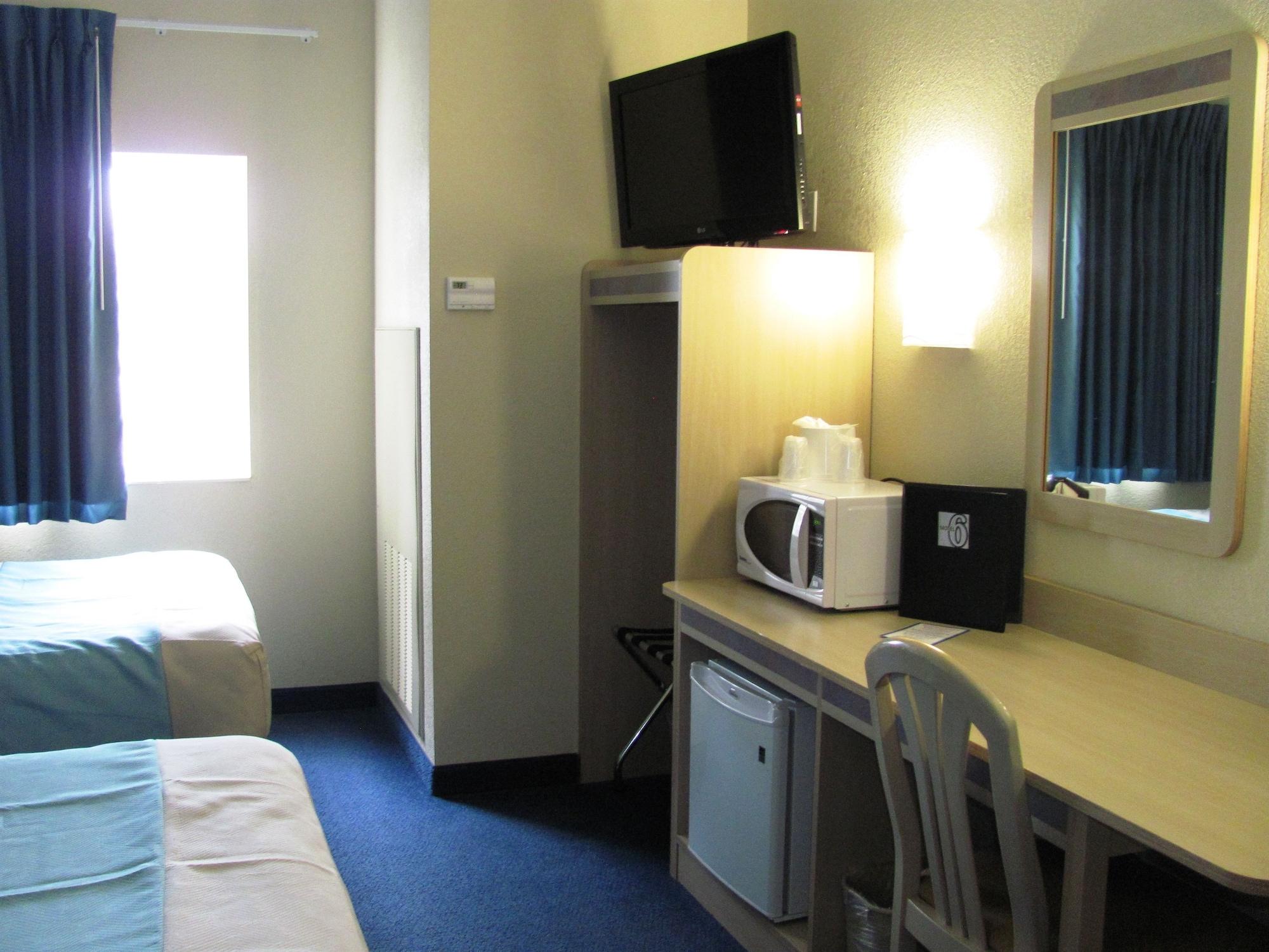 Motel 6-Huntsville, On Εξωτερικό φωτογραφία