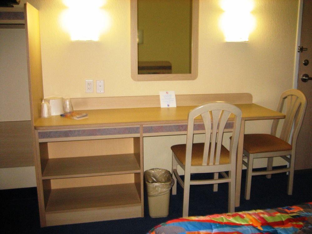 Motel 6-Huntsville, On Εξωτερικό φωτογραφία