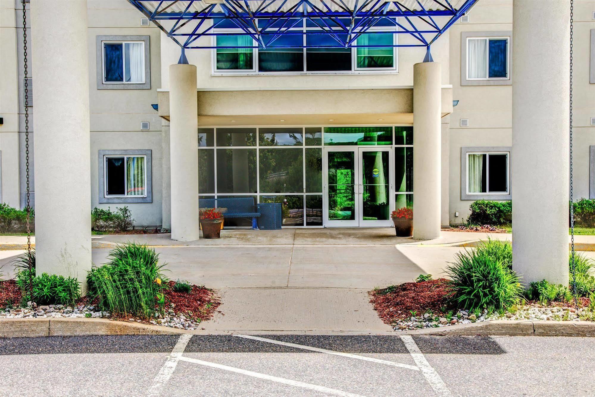 Motel 6-Huntsville, On Εξωτερικό φωτογραφία