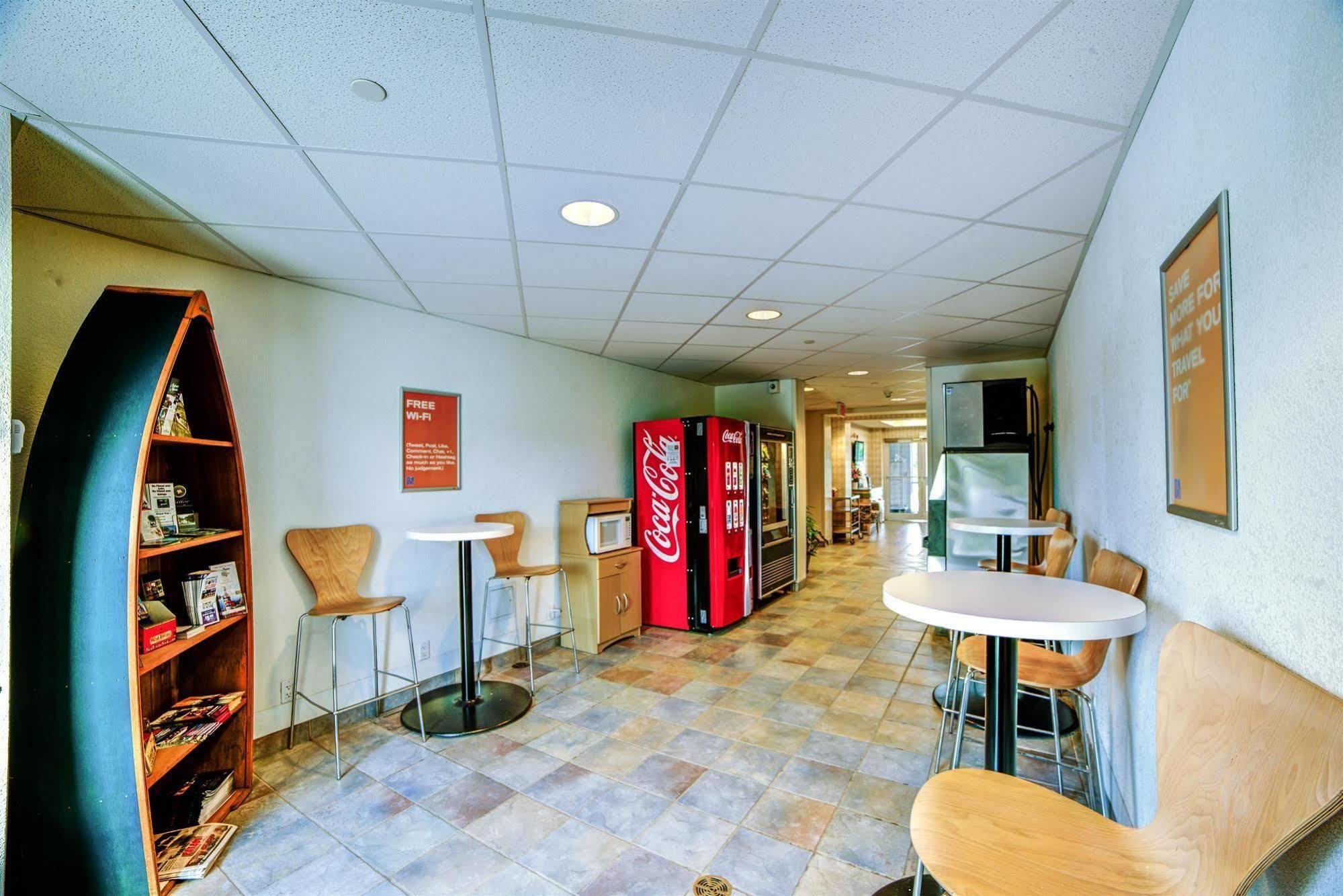 Motel 6-Huntsville, On Εξωτερικό φωτογραφία