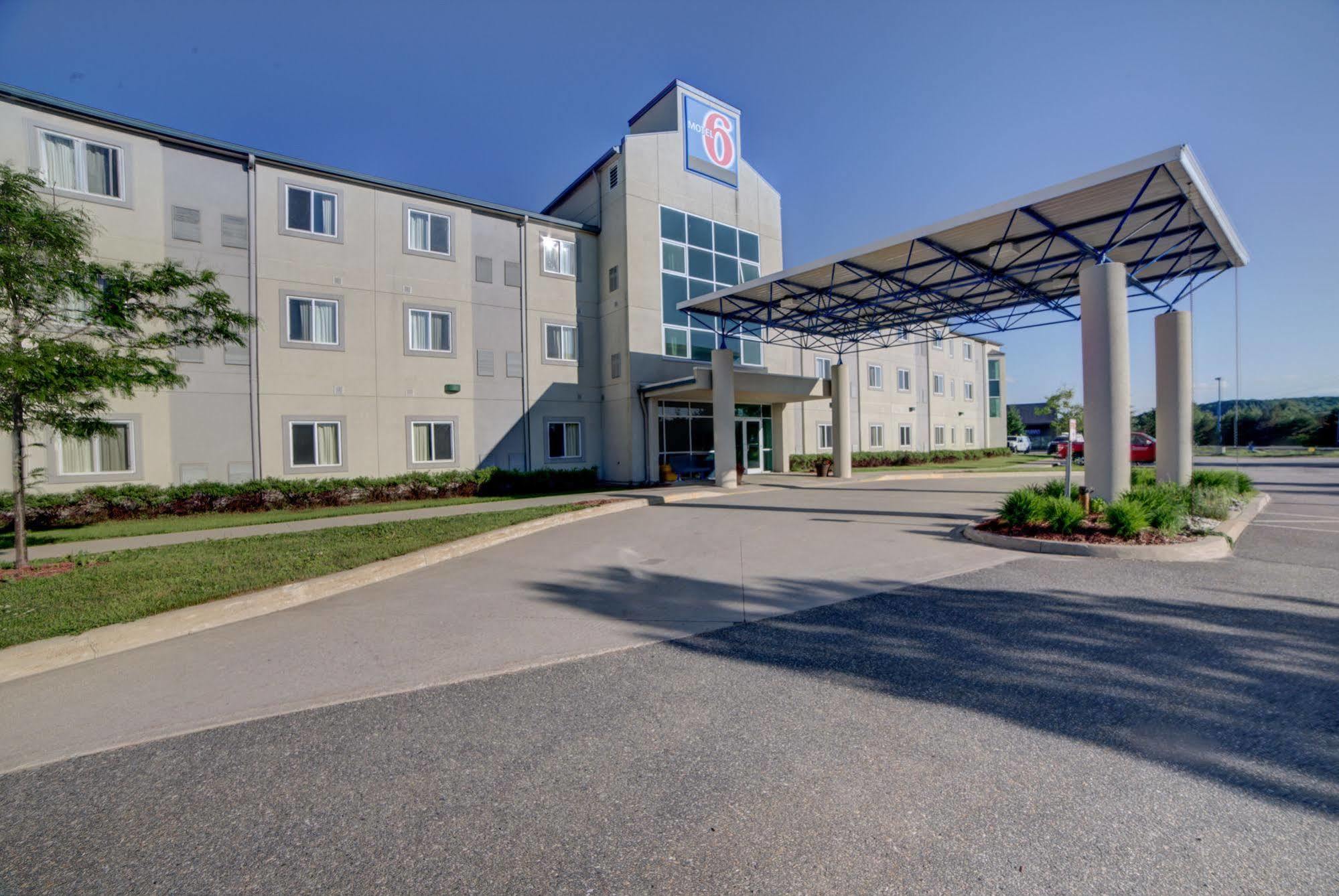 Motel 6-Huntsville, On Εξωτερικό φωτογραφία
