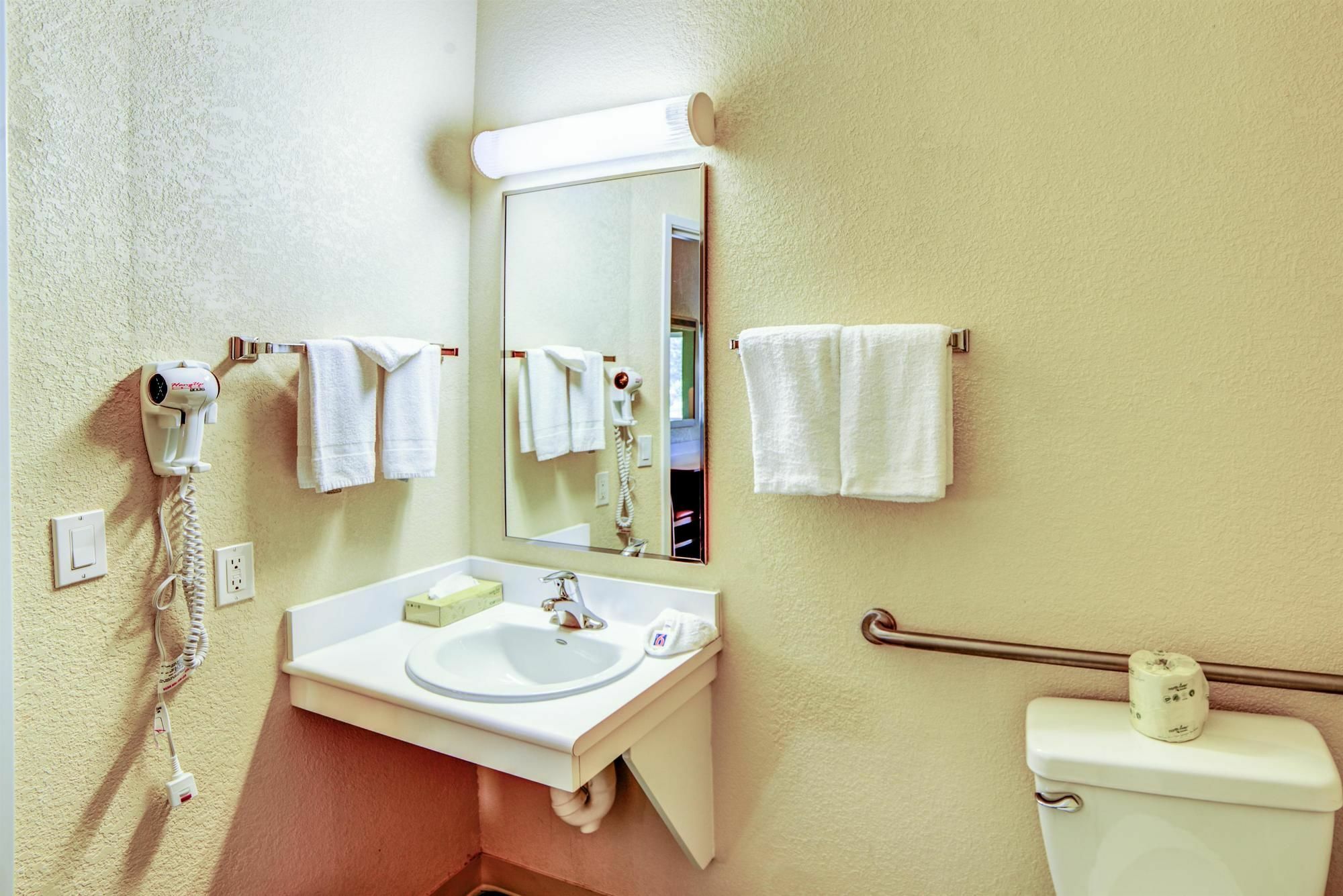 Motel 6-Huntsville, On Εξωτερικό φωτογραφία
